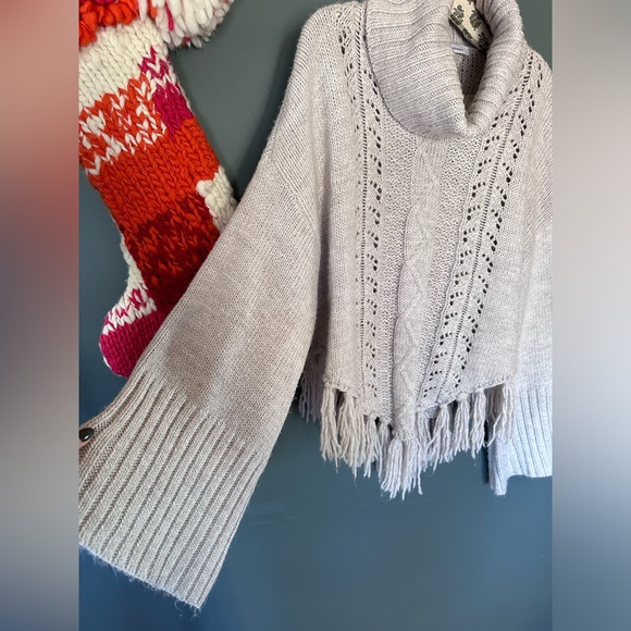Cupcakes and Cashmere Prilla Fringe Cowl Neck Sweater wide sleeve ~ Latte Sz L - Picture 6 of 12